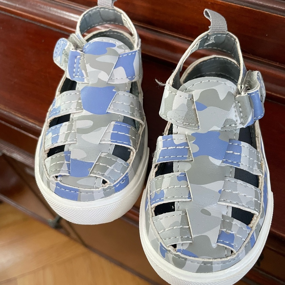 Oshkosh b’gosh baby toddler Camouflage Sandals 5M 5t